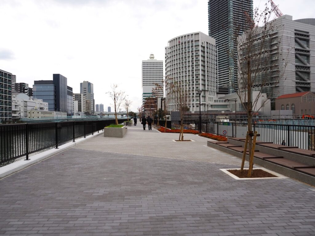 土佐堀川を眺めながらのんびりお散歩しませんか？